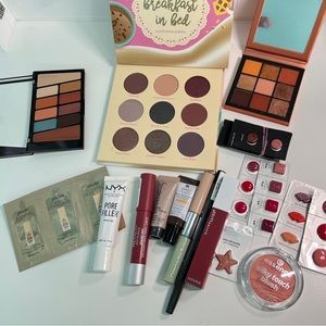 Huda Beauty Eyeshadow Makeup Bundle set